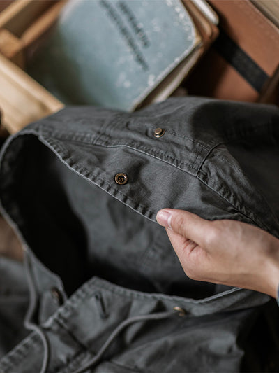 Chaqueta cortavientos tipo parka con capucha y cola de pez para hombre